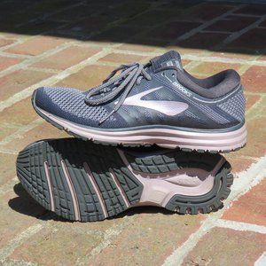 Women's Brooks Revel shoes / sneakers in excellent condition sz 8.5